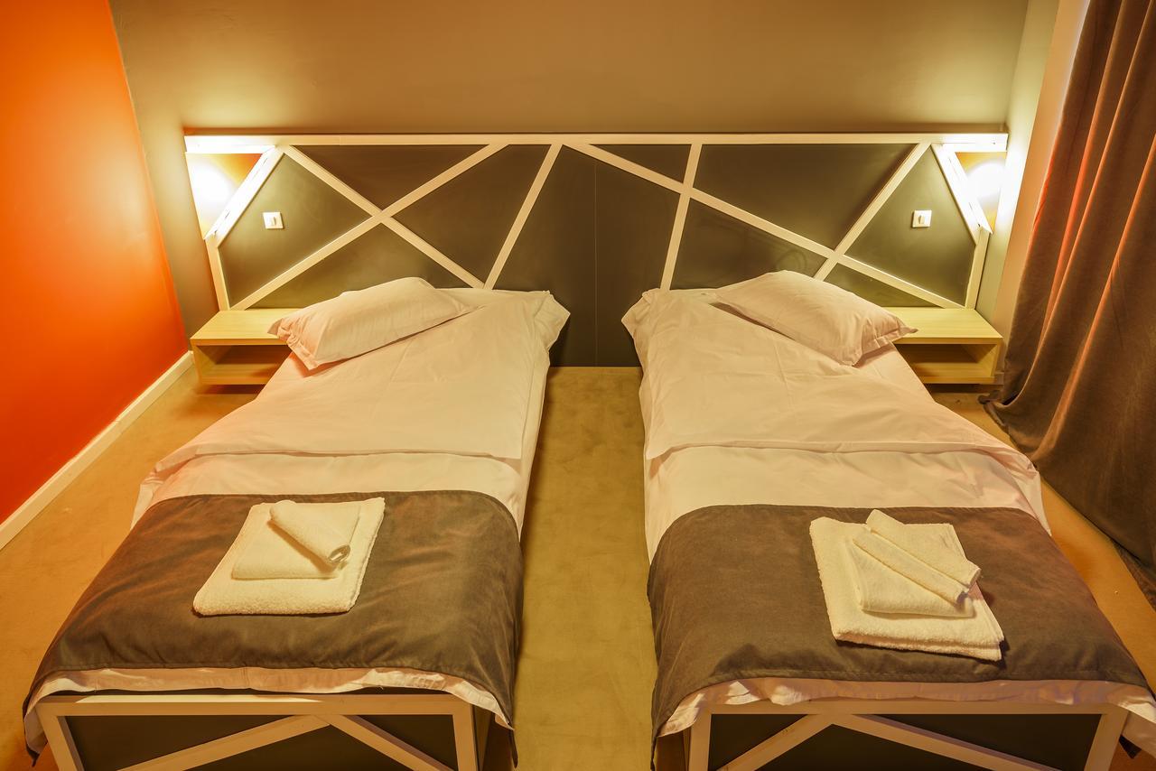Net Hotel 皮特什蒂 外观 照片